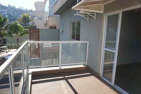 Vista da Sala de casa de condomínio para alugar com 2 quartos, 296m² em Parque Sinai, Santana de Parnaíba