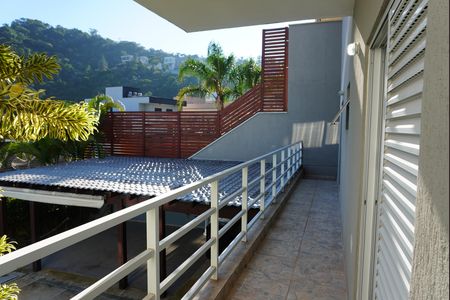 Casa de condomínio para alugar com 296m², 2 quartos e 4 vagasSacada