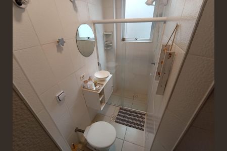 Banheiro de apartamento para alugar com 1 quarto, 45m² em Aparecida, Santos