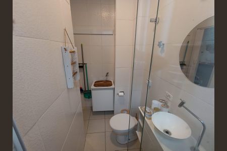 Banheiro de apartamento para alugar com 1 quarto, 45m² em Aparecida, Santos