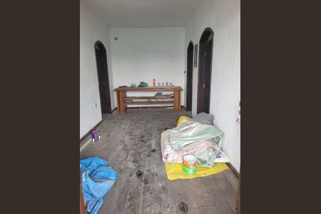 Casa à venda com 360m², 4 quartos e 5 vagas Casa à venda com 360m², 4 quartos e 5 vagasÁrea externa