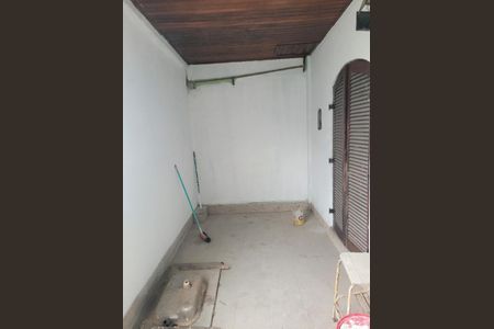 Casa à venda com 360m², 4 quartos e 5 vagas Casa à venda com 360m², 4 quartos e 5 vagasÁrea externa