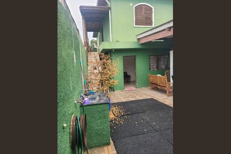 Casa à venda com 360m², 4 quartos e 5 vagas Casa à venda com 360m², 4 quartos e 5 vagasÁrea externa