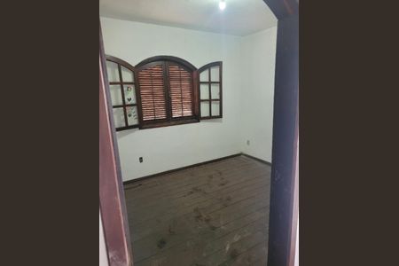 Casa à venda com 360m², 4 quartos e 5 vagas Casa à venda com 360m², 4 quartos e 5 vagasQuarto