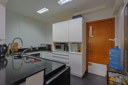 Apartamento à venda com 141m², 4 quartos e 3 vagas