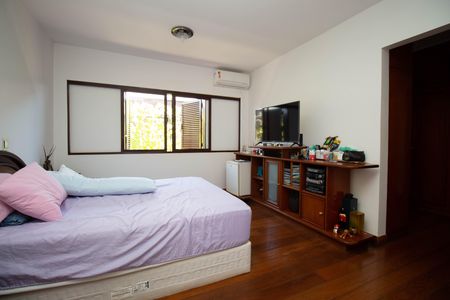 Casa à venda com 800m², 5 quartos e 5 vagasSuíte 3