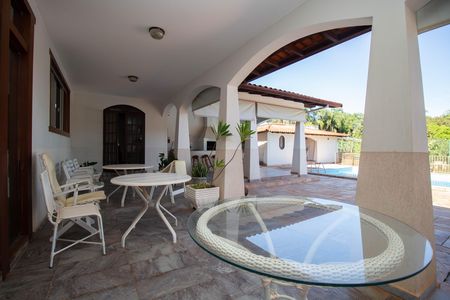 Casa à venda com 800m², 5 quartos e 5 vagasVaranda
