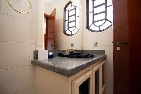 Casa à venda com 800m², 5 quartos e 5 vagasBanheiro da Suíte 2