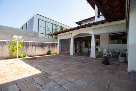 Casa à venda com 800m², 5 quartos e 5 vagasQuintal