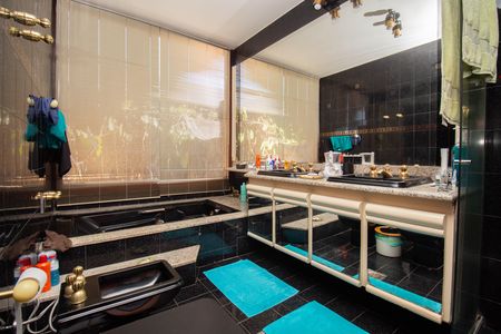 Casa à venda com 800m², 5 quartos e 5 vagasBanheiro da Suíte 3