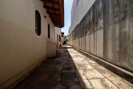Casa à venda com 800m², 5 quartos e 5 vagasCorredor