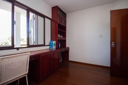 Casa à venda com 800m², 5 quartos e 5 vagasQuarto