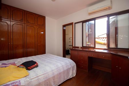 Casa à venda com 800m², 5 quartos e 5 vagasSuíte 2