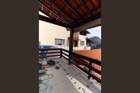 Casa de condomínio à venda com 300m², 3 quartos e 4 vagas Casa de condomínio à venda com 300m², 3 quartos e 4 vagasVaranda