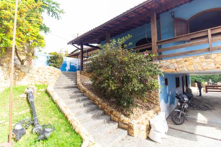 Casa de condomínio à venda com 300m², 3 quartos e 4 vagas Casa de condomínio à venda com 300m², 3 quartos e 4 vagasÁrea externa