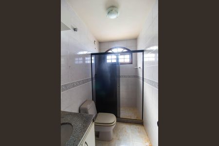 Casa de condomínio à venda com 300m², 3 quartos e 4 vagas Casa de condomínio à venda com 300m², 3 quartos e 4 vagasBanheiro da Suíte 2