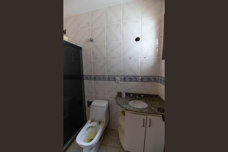 Casa de condomínio à venda com 300m², 3 quartos e 4 vagas Casa de condomínio à venda com 300m², 3 quartos e 4 vagasBanheiro Social