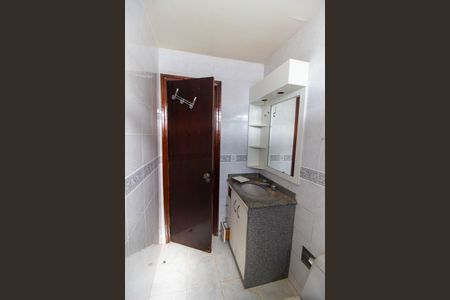 Casa de condomínio à venda com 300m², 3 quartos e 4 vagas Casa de condomínio à venda com 300m², 3 quartos e 4 vagasBanheiro da Suíte 2