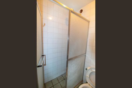 Casa de condomínio à venda com 300m², 3 quartos e 4 vagas Casa de condomínio à venda com 300m², 3 quartos e 4 vagasBanheiro de serviço