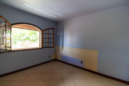 Casa de condomínio à venda com 300m², 3 quartos e 4 vagas Casa de condomínio à venda com 300m², 3 quartos e 4 vagas Suíte 2