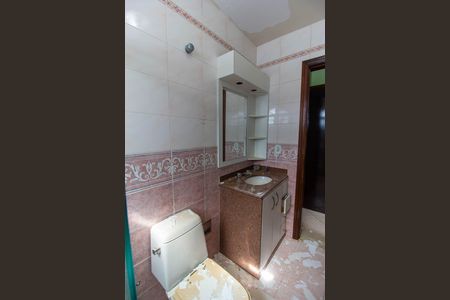 Casa de condomínio à venda com 300m², 3 quartos e 4 vagas Casa de condomínio à venda com 300m², 3 quartos e 4 vagasBanheiro da Suíte 1