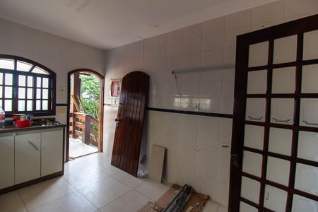 Casa de condomínio à venda com 300m², 3 quartos e 4 vagas Casa de condomínio à venda com 300m², 3 quartos e 4 vagasCozinha e Área de Serviço