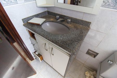 Casa de condomínio à venda com 300m², 3 quartos e 4 vagas Casa de condomínio à venda com 300m², 3 quartos e 4 vagasBanheiro da Suíte 2