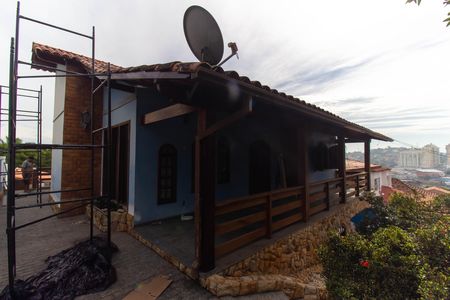 Casa de condomínio à venda com 300m², 3 quartos e 4 vagas Casa de condomínio à venda com 300m², 3 quartos e 4 vagasÁrea externa
