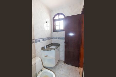 Casa de condomínio à venda com 300m², 3 quartos e 4 vagas Casa de condomínio à venda com 300m², 3 quartos e 4 vagasBanheiro Social