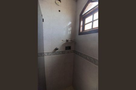 Casa de condomínio à venda com 300m², 3 quartos e 4 vagas Casa de condomínio à venda com 300m², 3 quartos e 4 vagasBanheiro da Suíte 2