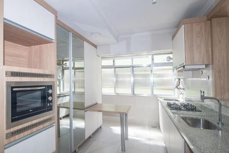 Cozinha de apartamento para alugar com 2 quartos, 70m² em Teresópolis, Porto Alegre