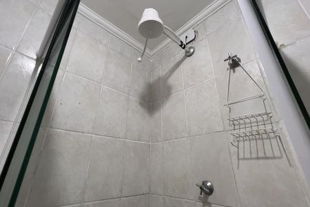 Banheiro de kitnet/studio para alugar com 1 quarto, 28m² em Jardim Santa Edwirges, Guarulhos