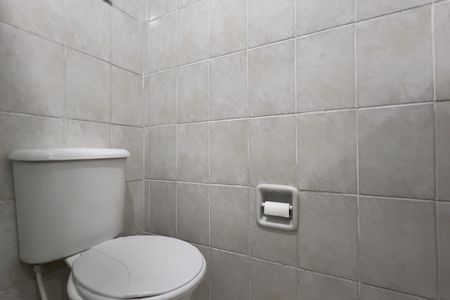 Banheiro de kitnet/studio para alugar com 1 quarto, 28m² em Jardim Santa Edwirges, Guarulhos