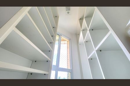 Apartamento para alugar com 120m², 2 quartos e 2 vagas Apartamento para alugar com 120m², 2 quartos e 2 vagasQuarto 1 - closet