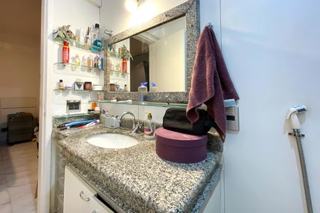 Apartamento à venda com 160m², 3 quartos e 2 vagas Apartamento à venda com 160m², 3 quartos e 2 vagasBanheiro da Suíte