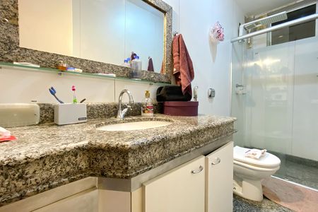 Apartamento à venda com 160m², 3 quartos e 2 vagas Apartamento à venda com 160m², 3 quartos e 2 vagasBanheiro da Suíte