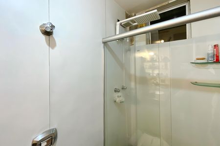 Apartamento à venda com 160m², 3 quartos e 2 vagas Apartamento à venda com 160m², 3 quartos e 2 vagasBanheiro da Suíte