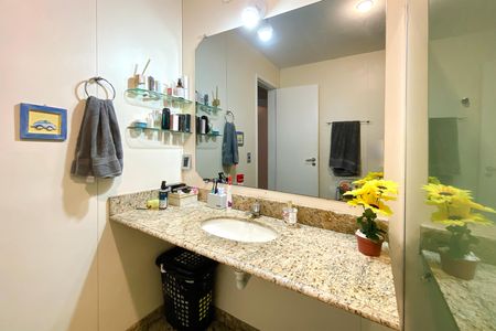 Apartamento à venda com 160m², 3 quartos e 2 vagas Apartamento à venda com 160m², 3 quartos e 2 vagasBanheiro