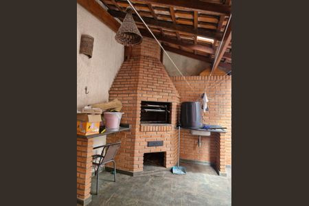 Casa à venda com 145m², 3 quartos e 2 vagas Casa à venda com 145m², 3 quartos e 2 vagasÁrea externa