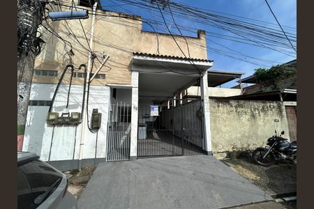 Fachada + placa de casa para alugar com 2 quartos, 120m² em Paiol de Pólvora, Nilópolis