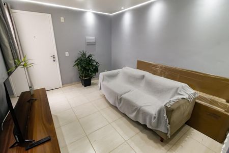 Sala de apartamento para alugar com 2 quartos, 42m² em Vila Indiana, Taboão da Serra