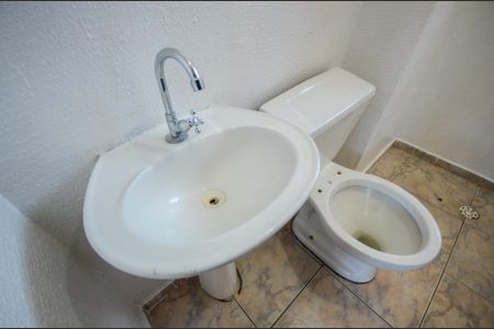 Casa para alugar com 55m², 2 quartos e 1 vaga Casa para alugar com 55m², 2 quartos e 1 vagaBanheiro