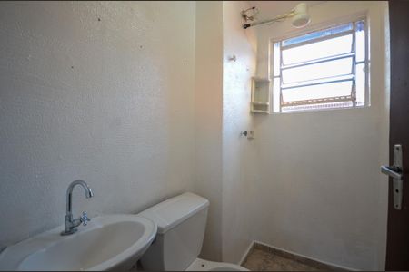 Casa para alugar com 55m², 2 quartos e 1 vaga Casa para alugar com 55m², 2 quartos e 1 vagaBanheiro