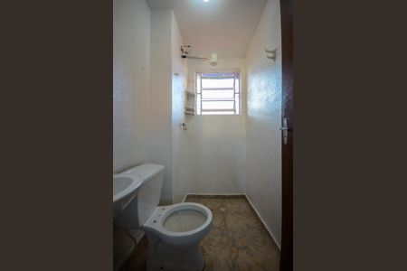 Casa para alugar com 55m², 2 quartos e 1 vaga Casa para alugar com 55m², 2 quartos e 1 vagaBanheiro