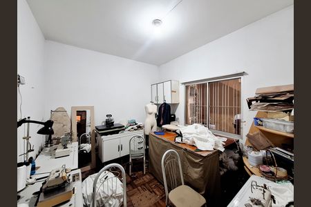 Casa à venda com 180m², 3 quartos e 2 vagasQuarto de Serviço