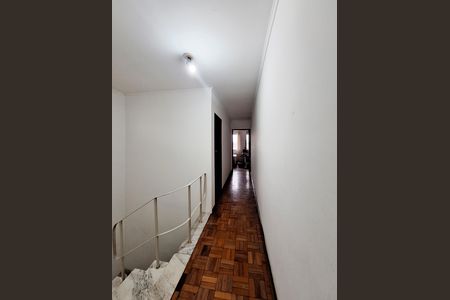 Casa à venda com 180m², 3 quartos e 2 vagasCorredor