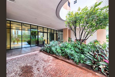 Apartamento para alugar com 165m², 3 quartos e 3 vagasEntrada do Prédio 