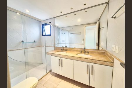 Apartamento para alugar com 165m², 3 quartos e 3 vagasBanheiro da Suíte 1