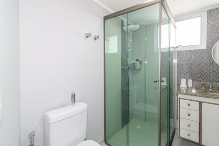Apartamento à venda com 210m², 3 quartos e 2 vagas Apartamento à venda com 210m², 3 quartos e 2 vagasBanheiro da Suíte 1