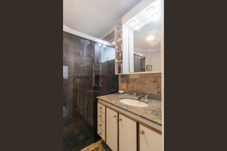 Apartamento à venda com 210m², 3 quartos e 2 vagas Apartamento à venda com 210m², 3 quartos e 2 vagasBanheiro da Suíte 2